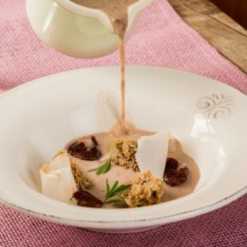 Käferbohnenschaumsuppe - (c) Stefan Kristoferitsch mit freundlicher Genehmigung der Gemeinschaft Steirisches Kürbiskernöl g.g.A.