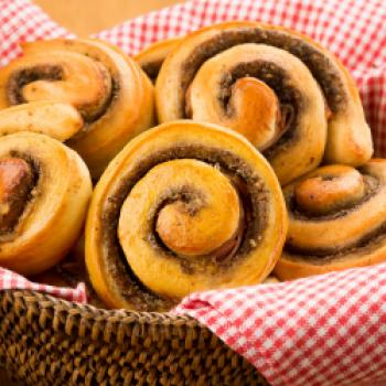 Hefeteigschnecken mit Schinken Kürbiskernölpesto - (c) Stefan Kristoferitsch mit freundlicher Genehmigung der Gemeinschaft Steirisches Kürbiskernöl g.g.A.