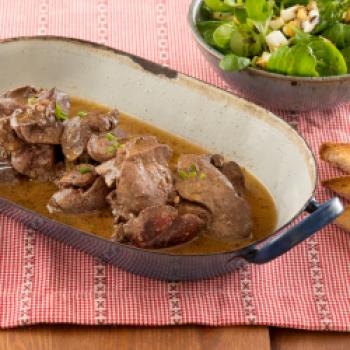 Marinierte Hühnerleber auf Feldsalat mit Steirischem Kürbiskernöl g.g.A. - (c) Stefan Kristoferitsch mit freundlicher Genehmigung der Gemeinschaft Steirisches Kürbiskernöl g.g.A.