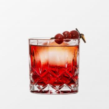 Kirsch Negroni - <a href="https://www.genussfreak.de/kirsch-negroni" target="_blank">zum Rezept</a> - (c) apros Vermouth