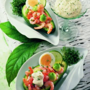 Gefüllte Avocado mit Dip - (c) Wirths PR