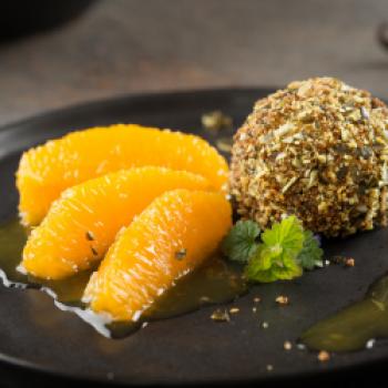 Kürbiskernknödel mit Gewürzorangenfilets - (c) Stefan Kristoferitsch mit freundlicher Genehmigung der Gemeinschaft Steirisches Kürbiskernöl g.g.A.