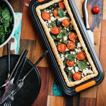 Spinat-Feta-Tarte mit Tomaten - (c) Le Creuset