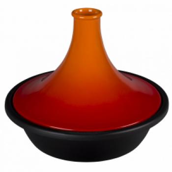 Die Tagine mit einem Durchmesser von 31 cm von Le Creuset in der Farbe Ofenrot - (c) Le Creuset