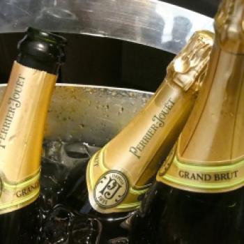 Und der Champagner von Perrier Jouet passt zu den Austern hervorragend - Restaurant Shimai in München - (c) Jörg Bornmann