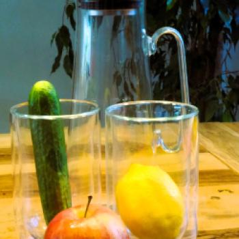 Wodka-Apfel-Longdrink, besonders fruchtig mit Apfel, Salatgurke und Zitrone - <a href="https://www.genussfreak.de/wodka-apfel-longdrink" target="_blank">zum Rezept</a> - (c) Jörg Bornmann