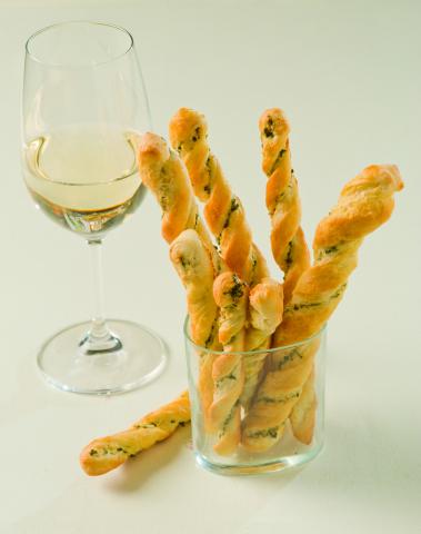 Oregano-Kernölknusperstangerl - (c) Stefan Kristoferitsch mit freundlicher Genehmigung der Gemeinschaft Steirisches Kürbiskernöl g.g.A. Oregano-Kernölknusperstangerl - (c) Stefan Kristoferitsch mit freundlicher Genehmigung der Gemeinschaft Steirisches Kürbiskernöl g.g.A.