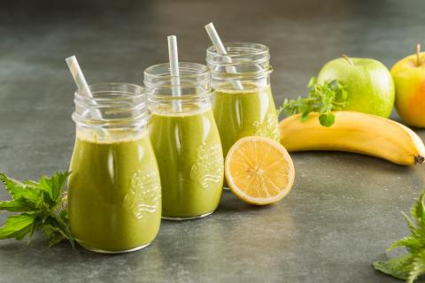 Grüner Kernöl-Smoothie - (c) Stefan Kristoferitsch mit freundlicher Genehmigung der Gemeinschaft Steirisches Kürbiskernöl g.g.A. Grüner Kernöl-Smoothie - (c) Stefan Kristoferitsch mit freundlicher Genehmigung der Gemeinschaft Steirisches Kürbiskernöl g.g.A.