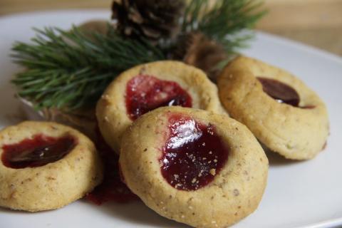 Husarenkrapfen - Weihnachtskekse mit Marillenmarmelade - (c) Jörg Bornmann Husarenkrapfen - Weihnachtskekse mit Marillenmarmelade - (c) Jörg Bornmann