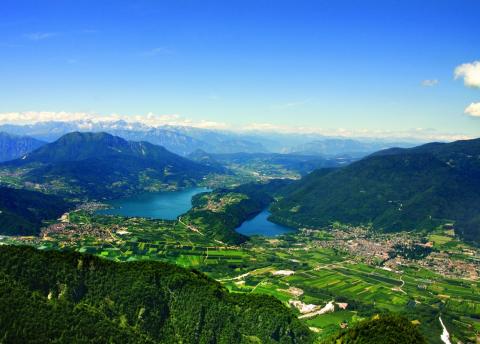 Das Valsugana liegt nur 70 Kilometer südlich von Bozen und 20 Kilometer von Trento, hat aber bereits alles, was einen typisch italienischen Urlaub ausmacht - (c) TVB Valsugana Lagorai