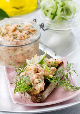 Lachstatar mit Gin - (c) Caroline Martin (Food & Life) Lachstatar mit Gin - (c) Caroline Martin (Food & Life)