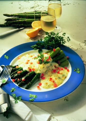 Grüner Spargel mit Mozzarella - (c) Wirths PR Grüner Spargel mit Mozzarella - (c) Wirths PR