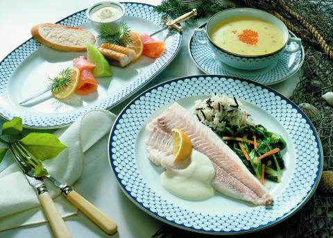 Karfreitagsmenü mit Kartoffelsuppe, Räucherfischspieße und Fischfilet auf Mangold - (c) www.ostermenue.de Karfreitagsmenü mit Kartoffelsuppe, Räucherfischspieße und Fischfilet auf Mangold - (c) www.ostermenue.de