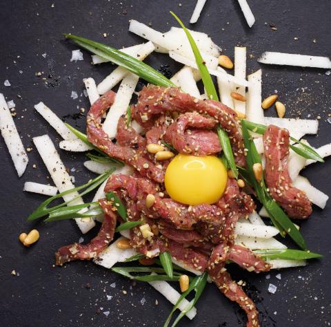 Koreanischer Fleischsalat – © Stefan Thurmann für TRE TORRI Verlag Koreanischer Fleischsalat – © Stefan Thurmann für TRE TORRI Verlag