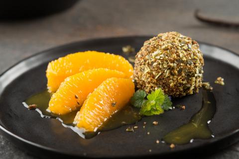 Kürbiskernknödel mit Gewürzorangenfilets - (c) Stefan Kristoferitsch mit freundlicher Genehmigung der Gemeinschaft Steirisches Kürbiskernöl g.g.A. Kürbiskernknödel mit Gewürzorangenfilets - (c) Stefan Kristoferitsch mit freundlicher Genehmigung der Gemeinschaft Steirisches Kürbiskernöl g.g.A.