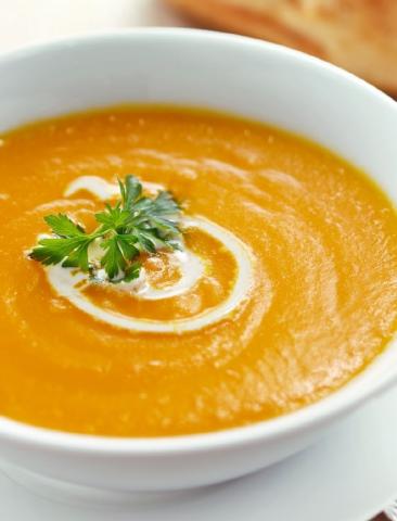 Kürbisremesuppe mit Kokos - (c) Hotel Vier Jahreszeiten Kürbisremesuppe mit Kokos - (c) Hotel Vier Jahreszeiten