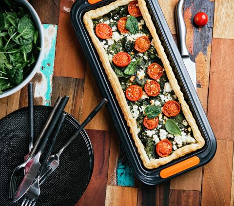 Spinat-Feta-Tarte mit Tomaten - (c) Le Creuset