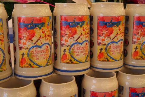 Gaudi und Schmankerl auf dem 52. Frühlingsfest in München - Hofbräu München, ein Bier für Europa Gaudi und Schmankerl auf dem 52. Frühlingsfest in München - Hofbräu München, ein Bier für Europa