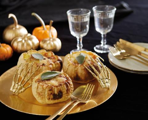 Herzhafte Eiterbeulen - Ein Rezept für Halloween - (c) Olga Reyes-Busch Herzhafte Eiterbeulen - Ein Rezept für Halloween - (c) Olga Reyes-Busch