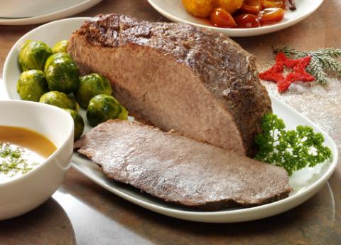 Rinderbraten mit Rosenkohl und Kartoffelgratin - www.weihnachtsmenue.de Rinderbraten mit Rosenkohl und Kartoffelgratin - www.weihnachtsmenue.de