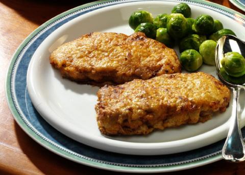 Rumpsteak Strindberg mit Rosenkohl und Käsekartoffeln - (c) Wirths PR