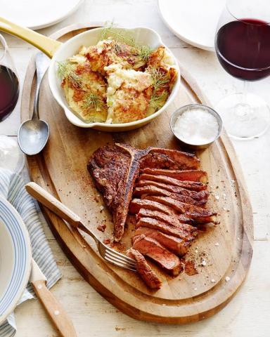 T-Bone-Steak im Gewürzmantel mit gebratenem Fenchel-Kartoffelpüree - (c) California Wines T-Bone-Steak im Gewürzmantel mit gebratenem Fenchel-Kartoffelpüree - (c) California Wines