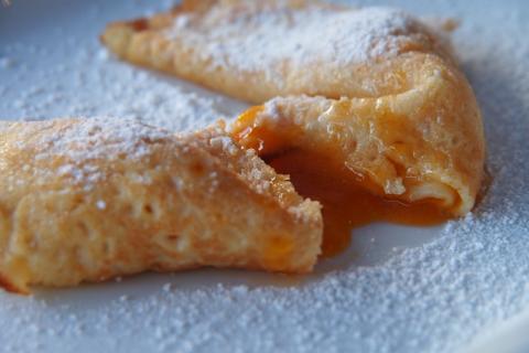 Wachauer Marillenpalatschinken (Pfannkuchen mit Aprikosenmarmelade) (c) Jörg Bornmann Wachauer Marillenpalatschinken (Pfannkuchen mit Aprikosenmarmelade) (c) Jörg Bornmann