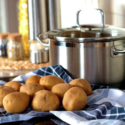 Skordália (Kartoffelaufstrich) - <a href="https://www.genussfreak.de/skordalia-kartoffelaufstrich" target="_blank">zum Rezept</a> - (c) Jörg Bornmann Skordália (Kartoffelaufstrich) - <a href="https://www.genussfreak.de/skordalia-kartoffelaufstrich" target="_blank">zum Rezept</a> - (c) Jörg Bornmann