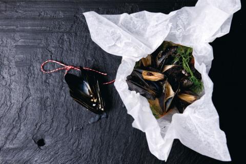 Miesmuscheln im Pergament - (c) DeutscheSee Fischmanufaktur Miesmuscheln im Pergament - (c) DeutscheSee Fischmanufaktur