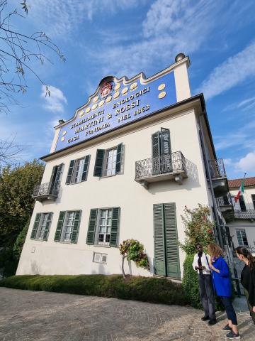 Negroni und seine Vorfahren – ein Besuch in der Casa Martini - Eine Führung durch den Betrieb, das Museum und Cocktail-Kurs zeigt die Vielfalt dieses Traditionsunternehmens in der Nähe von Turin - (c) Gabi Vögele Negroni und seine Vorfahren – ein Besuch in der Casa Martini - Eine Führung durch den Betrieb, das Museum und Cocktail-Kurs zeigt die Vielfalt dieses Traditionsunternehmens in der Nähe von Turin - (c) Gabi Vögele