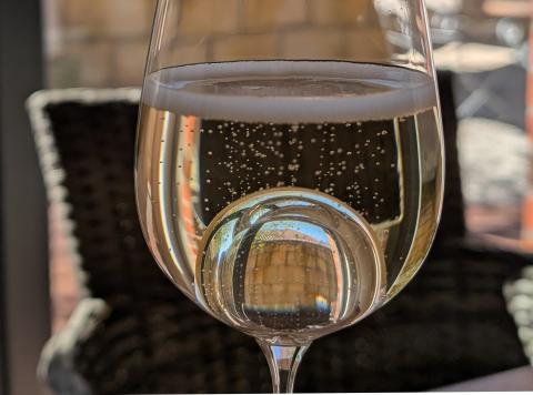 In der Schwebe zwischen Design und Sinnlichkeit - die Glasserie „Air Sense“ von Zwiesel Glas - (c) Carola Faber In der Schwebe zwischen Design und Sinnlichkeit - die Glasserie „Air Sense“ von Zwiesel Glas - (c) Carola Faber