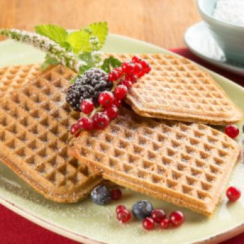 Steirische Kürbiskernölwaffeln - <a href="https://www.genussfreak.de/steirische-kuerbiskernoelwaffeln" target="_blank">zum Rezept</a> - (c) Stefan Kristoferitsch mit freundlicher Genehmigung der Gemeinschaft Steirisches Kürbiskernöl g.g.A.