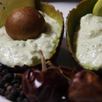 Ein tolles, alternatives Rezept, das der Avocado-Creme zusätzliche Frische gibt. - (c) Jörg Bornmann