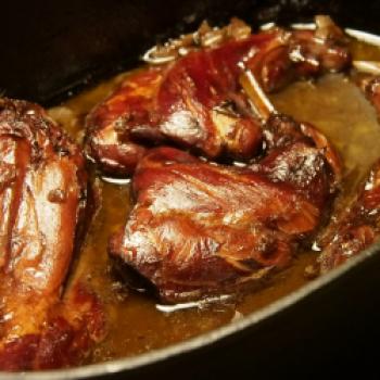 Besoffener Hase, Lebre com Vinho, ein Weihnachtsklassiker aus Portugal - <a href="https://www.genussfreak.de/besoffener-hase" target="_blank">zum Rezept</a> - (c) Jörg Bornmann