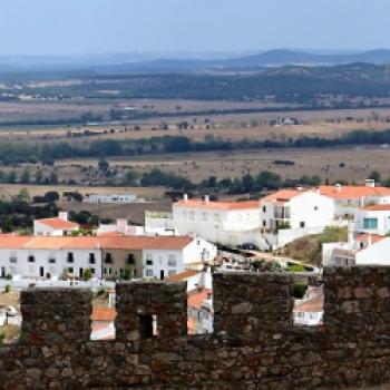 Unweit des Ortes Arraiolos liegt auf halber Anhöhe ein ehemaliges Kloster mit einem weiten Ausblick in das Tal. Die prachtvollen Gebäude stammen aus dem 16. Jahrhundert- (c) Sabine Zoller