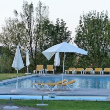 Die Konventsäle bieten lauschige Plätzchen zum Gedankenaustausch und Zimmer mit Blick auf den Swimming Pool - (c) Sabine Zoller