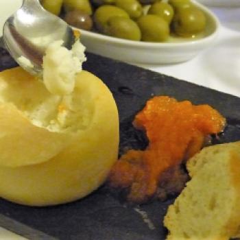 Landestypisch wird der Käse im Alentejo aus roher Schafs- oder Ziegenmilch hergestellt und besitzet einen feinen unvergleichlich würzigen Geschmack - (c) Sabine Zoller