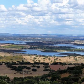 Neben der wohlschmeckenden Küche sind es die landschaftlichen Reize in einem der schönsten Seengebiete Alentejos die Urlauber in die Region locken - (c) Sabine Zoller