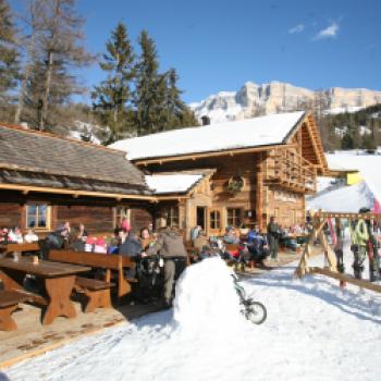 Alta Badia “Skifahren mit Genuss”, das absolute Genusserlebnis im Schnee - (c) Tourismusbüros Alta Badia