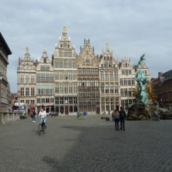 Am „Grote Markt“ protzen in Antwerben die Zunft- und Gildehäuser aus dem 16. und 17. Jahrhundert mit vergoldeten Figuren und Giebelspitzen - (c) Gabi Dräger