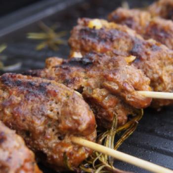 Vom Grill oder aus der Pfanne - Cevapcici mit Lamm- und Kalbsfleisch - (c) Jörg Bornmann