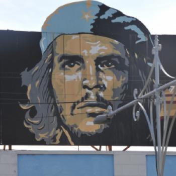 Havanna - An der Fassade des Innenministeriums ist riesengroß das Bild von Che Guevara zu sehen, das auch nachts beleuchtet wird - (c) Gabi Dräger