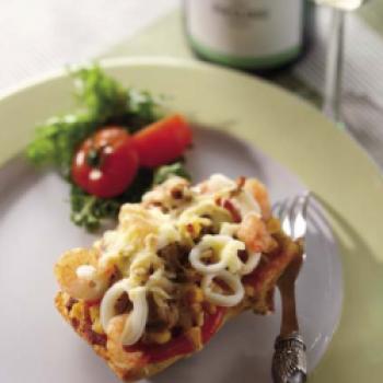 Ciabatta-Pizza mit Meeresfrüchten - (c) Deutsches Weininstitut