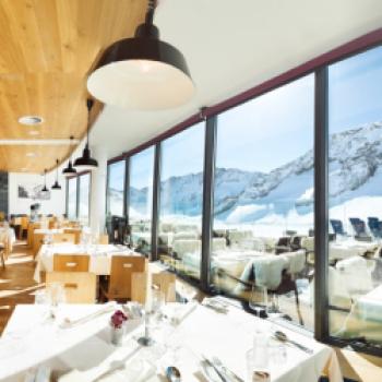 Das Gourmetrestaurant Schaufelspitz, ausgezeichnet mit 2 Hauben am Stubaier Gletscher - (c) Stubaier Gletscher Andre Schönherr