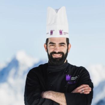 David Kostner ist der Künstler am Herd, der die beiden Hauben für das weltweit höchstgelegene Haubenrestaurant erkocht hat - (c) Stubaier Gletscher Andre Schönherr