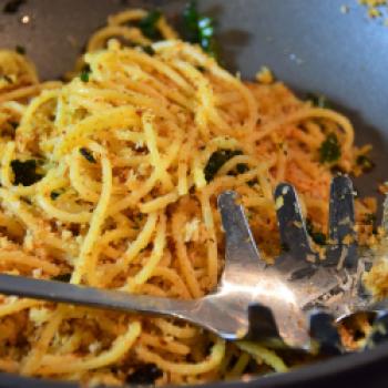 In einem tiefen Spaghetti-Teller servieren - (c) Gabi Vögele