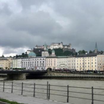 Die Linzer Gasse in Salzburg, die kleine Schwester der Getreidegasse - (c) Jörg Bornmann