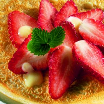 Erdbeeren auf Pfannkuchen - (c) Wirths PR