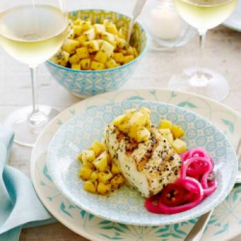 Gegrillter Heilbutt mit eingelegten roten Zwiebeln und Mango - (c) California Weininstitut