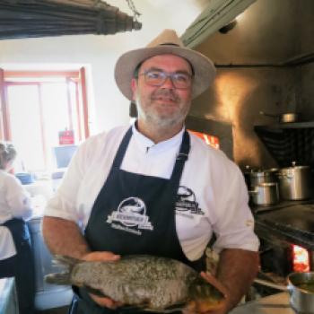 Gerhard Satrat von der „Stiftsschmiede“ ist ein Meister der Fischküche - (c) Eva-Maria Mayring